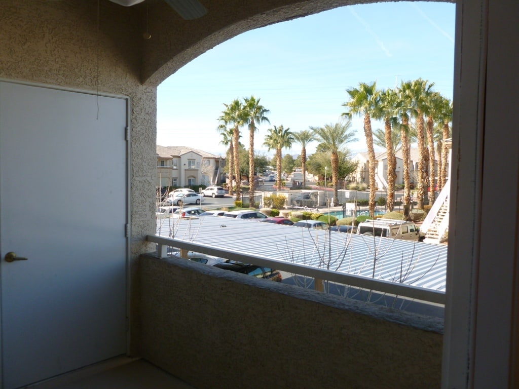 Building Photo - 3400 Cabana Dr