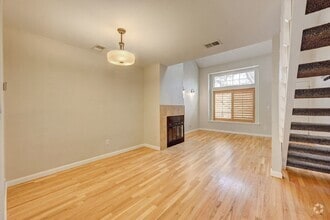 Building Photo - $1,995 - 2 Bed, 2 Bath Lofted Townhome in ...
