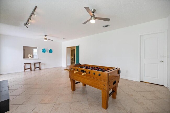 Building Photo - 818 Plum Tree Ln