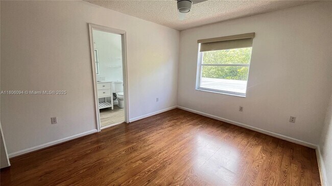 Building Photo - 522 SW 200th Terrace