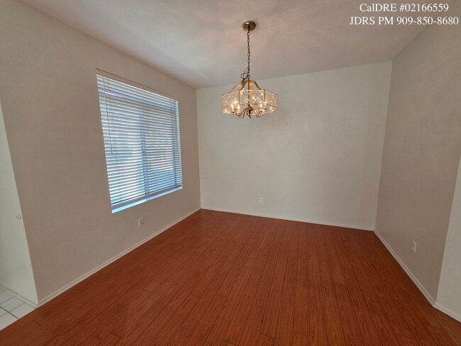 Building Photo - Ontario 3 Bedroom Condo