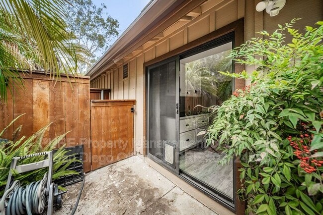 Building Photo - 2898 Woodridge Cir