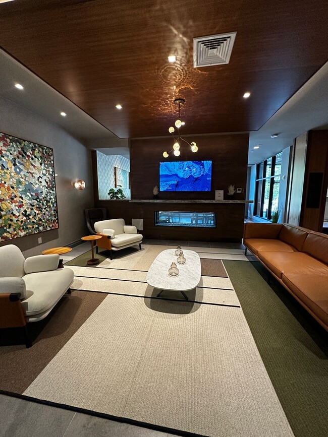 Building Photo - Spacious 2 Bed, 2 Bath Luxury Condo with D...