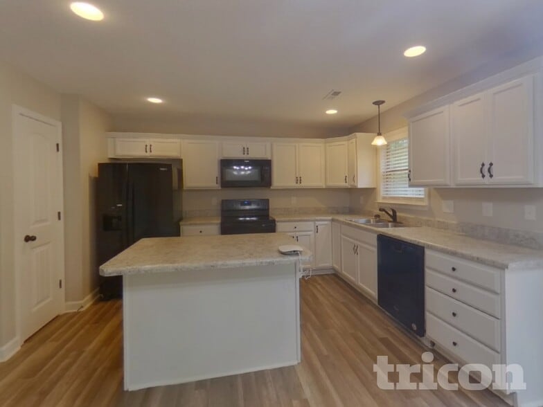 Building Photo - 456 Blairwood Ct