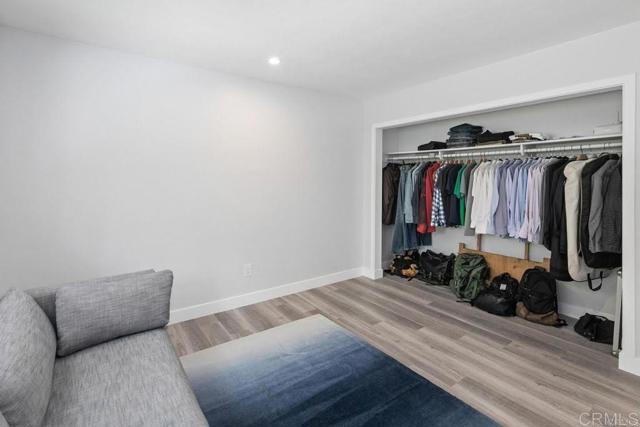 Building Photo - 6073 Avenida Chamnez