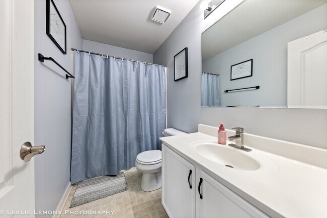 Building Photo - 476 Majestic Ln