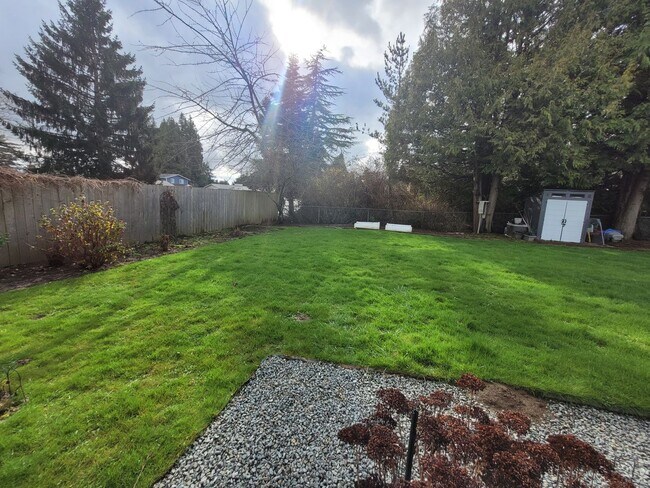 Building Photo - Spacious 3–4 Bedroom Rambler with Private Studio & Mount Baker Views