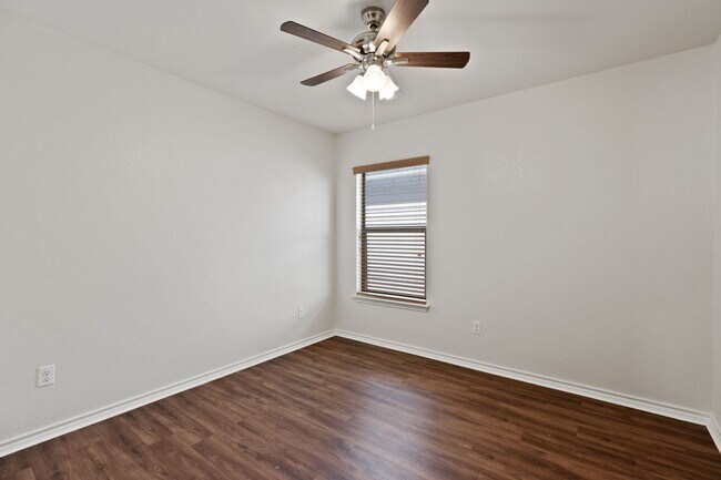 Building Photo - 4219 Woodbridge Way