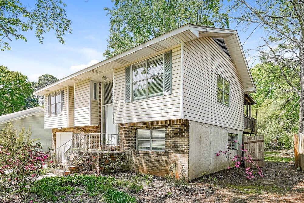 Building Photo - 2524 Daly Dr
