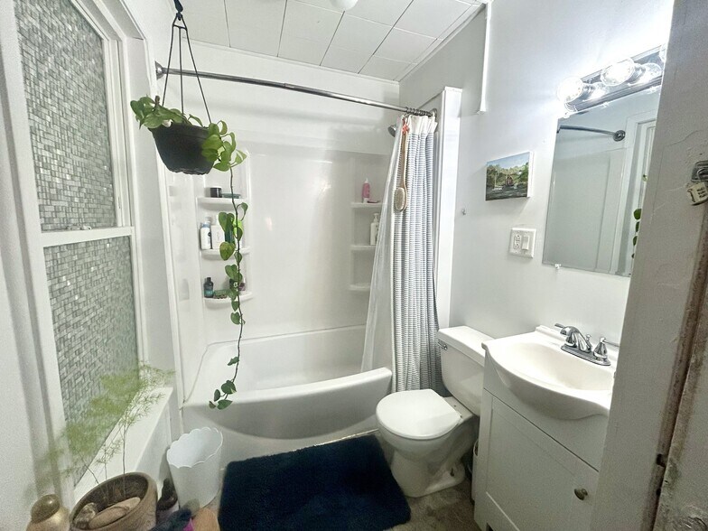 Building Photo - 22 Decatur St