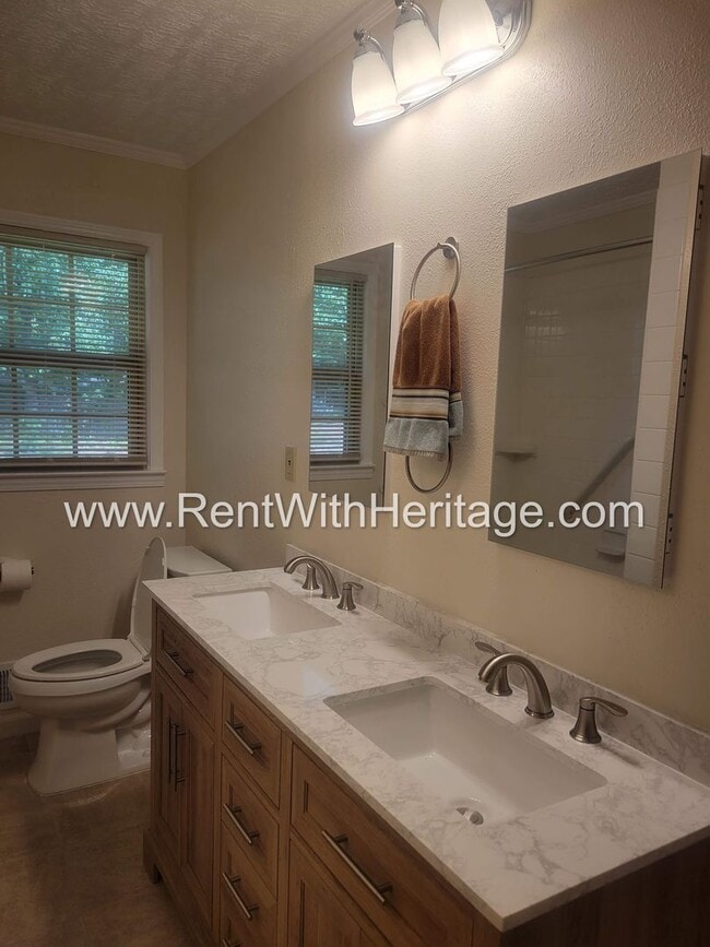 Building Photo - Gorgeous 3bd/2bath Brick Home/ Attention To Detail/ Upgrades Galore/ Great Location