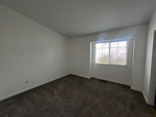 Building Photo - 4/3/2 Beautiful Home in Minden