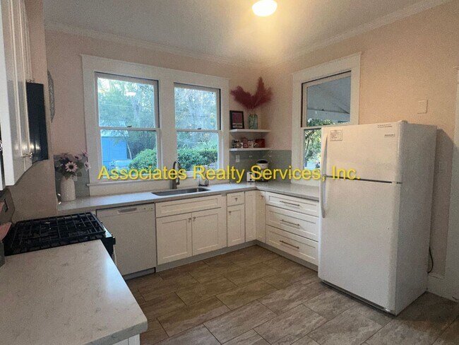 Building Photo - Totally Remodeled Vintage Home - FULLY FURNISHED!!!