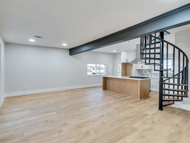 Building Photo - 7016 Delesandri Dr