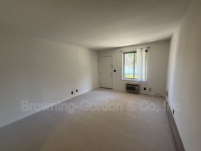 Building Photo - 3600 Hillsboro Pike