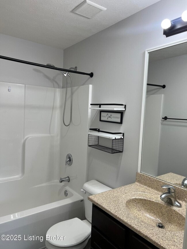 Building Photo - 220 Meadowcrest Dr