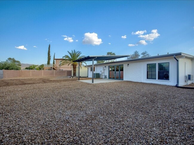 Building Photo - 8551 E Lee Pl