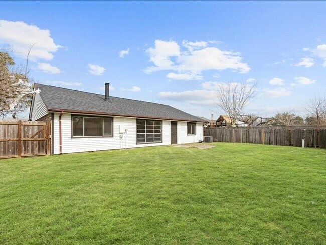 Building Photo - 2314 Edgedale Dr