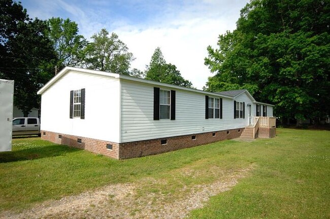 Building Photo - 728 Country Club Rd
