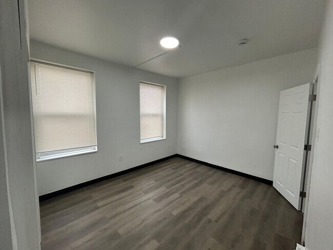 Building Photo - 2736 N Croskey St