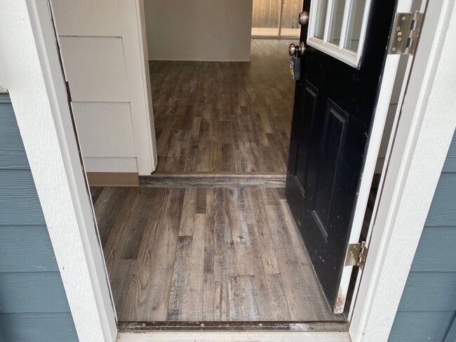 Building Photo - Newly Updated House 1 Mile From OSU Campus!