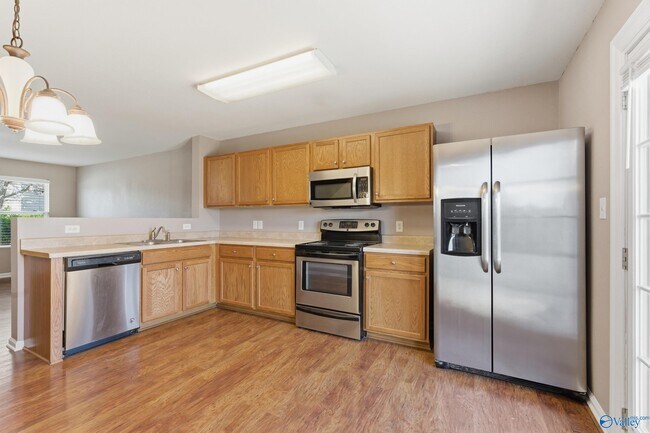 Building Photo - 3294 Castlecreek Dr SW