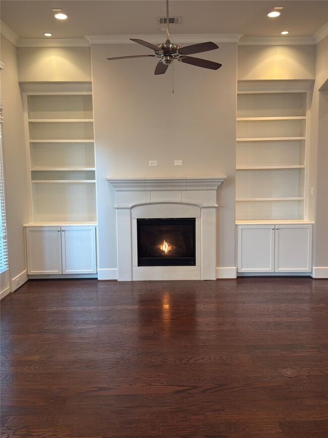 Building Photo - 5640 Larkin St