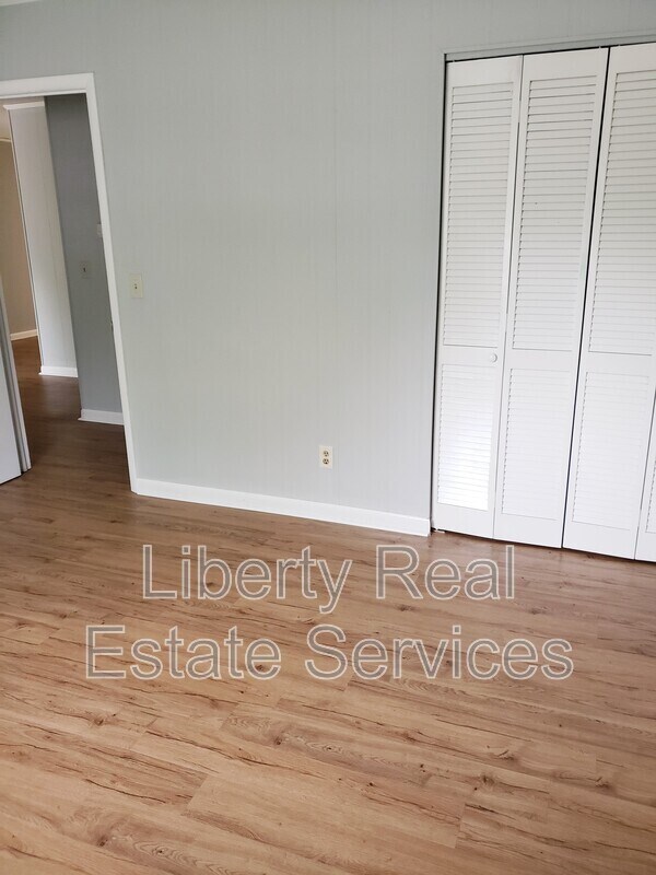 Building Photo - 991 Live Oak Dr