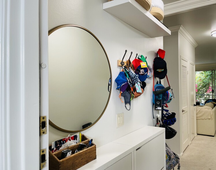 Entrance - 1375 Kelton Ave