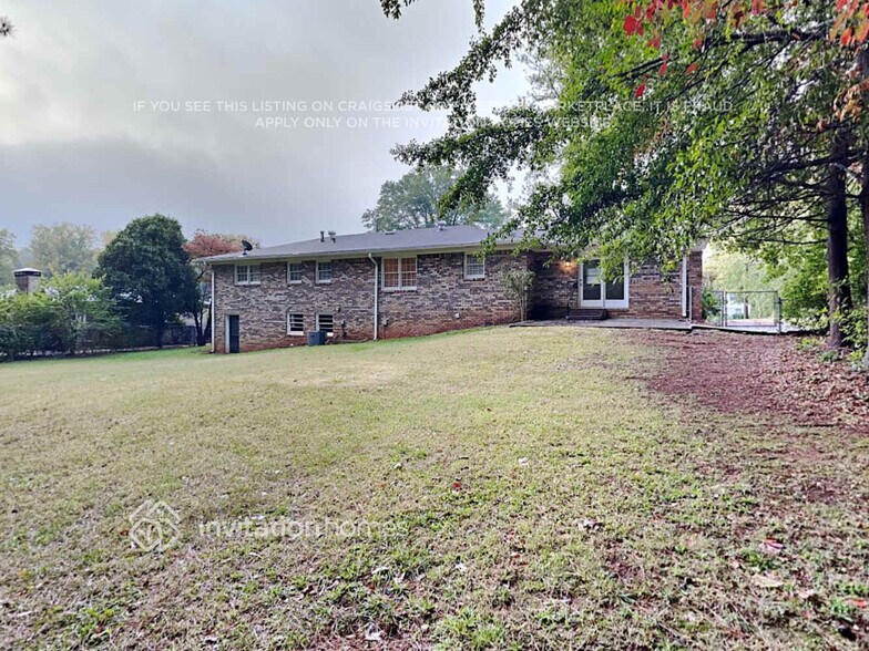 Building Photo - 1271 Little Acres Pl NE