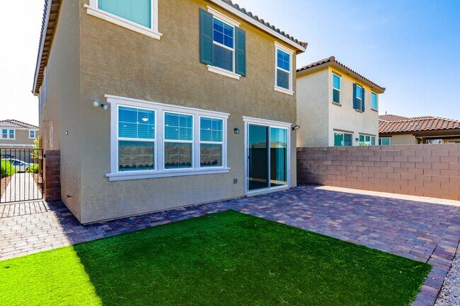 Building Photo - 5 Bedroom Home In Inspirada With Bed And F...
