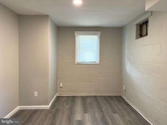 Building Photo - 31 S Main St