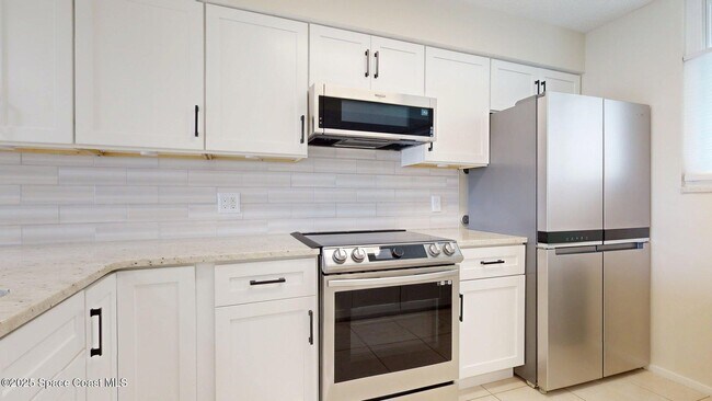 Building Photo - 300 Columbia Dr