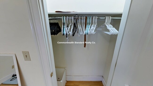 Building Photo - 27 Glenville Ave