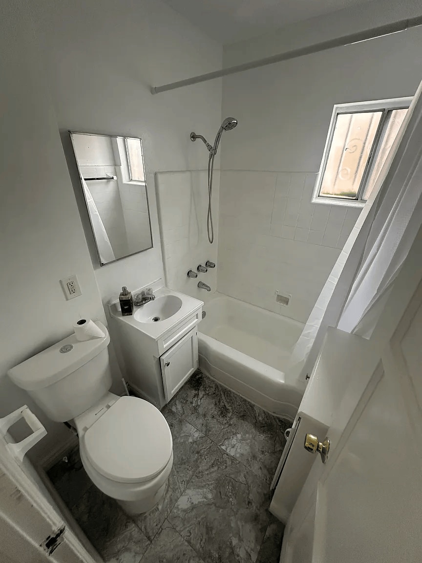 Bathroom - 6609 1/2 Brynhurst Ave