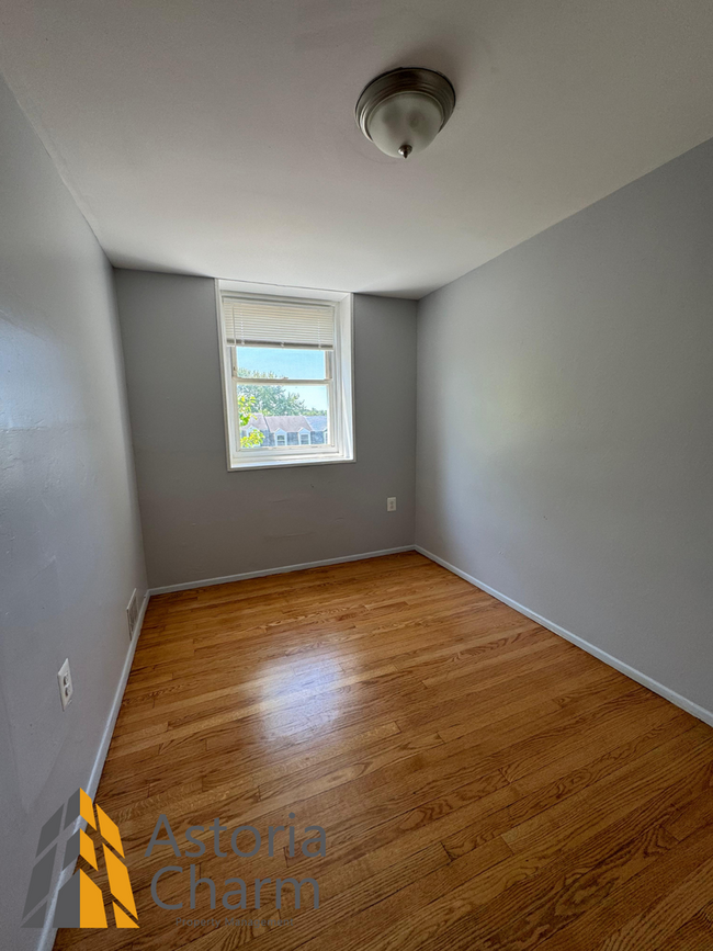 Building Photo - New Beautiful 2bed+DEN/1bath in Parkville.