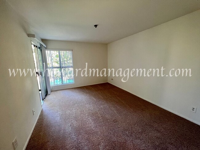Building Photo - Lake view in LA! Resort style living in pa...