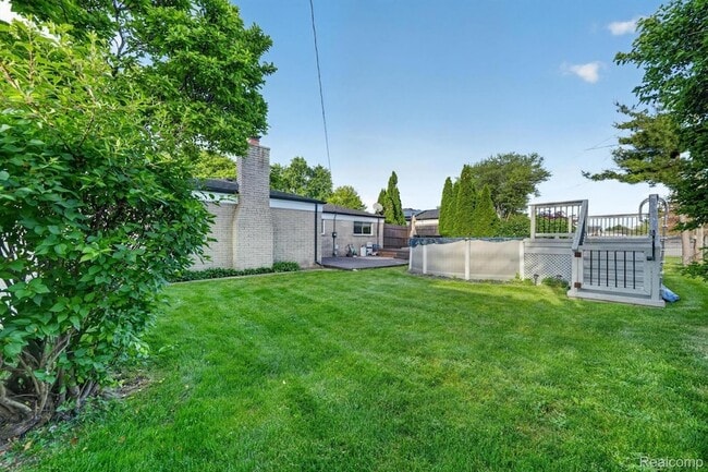 Building Photo - 11223 Hemlock Dr