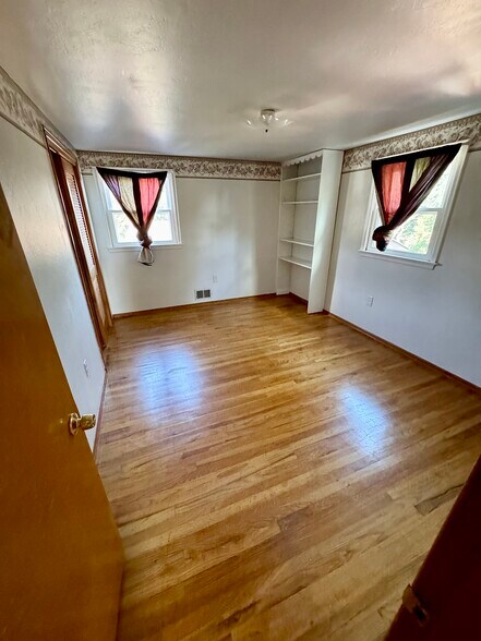Building Photo - 229 Osceola Dr