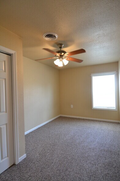 Building Photo - 1203 S Osteopathy Ave