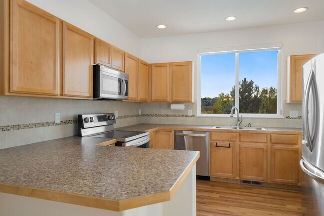 Building Photo - Open Space Views at this 3-Bedroom, 3-Bathroom, 3-Car Home!