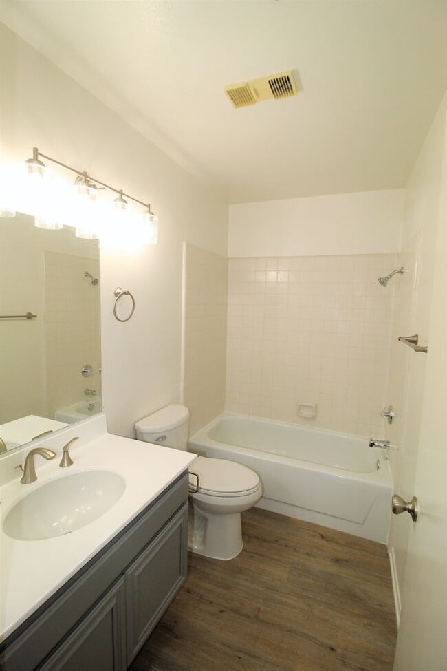 Building Photo - Updated La Ventana Condominium