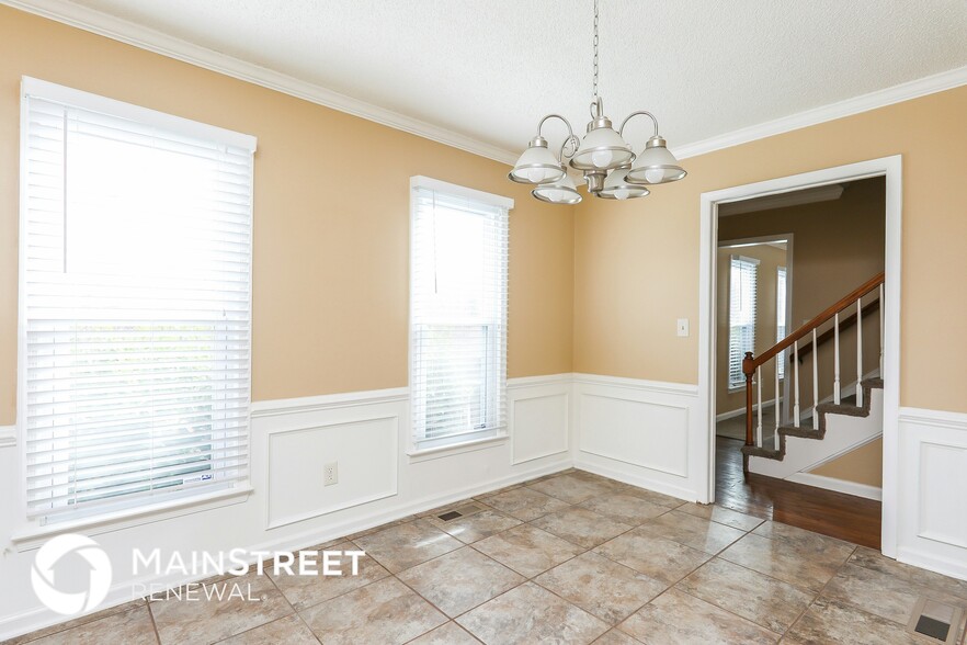 Building Photo - 1601 Trinity Garden Cir