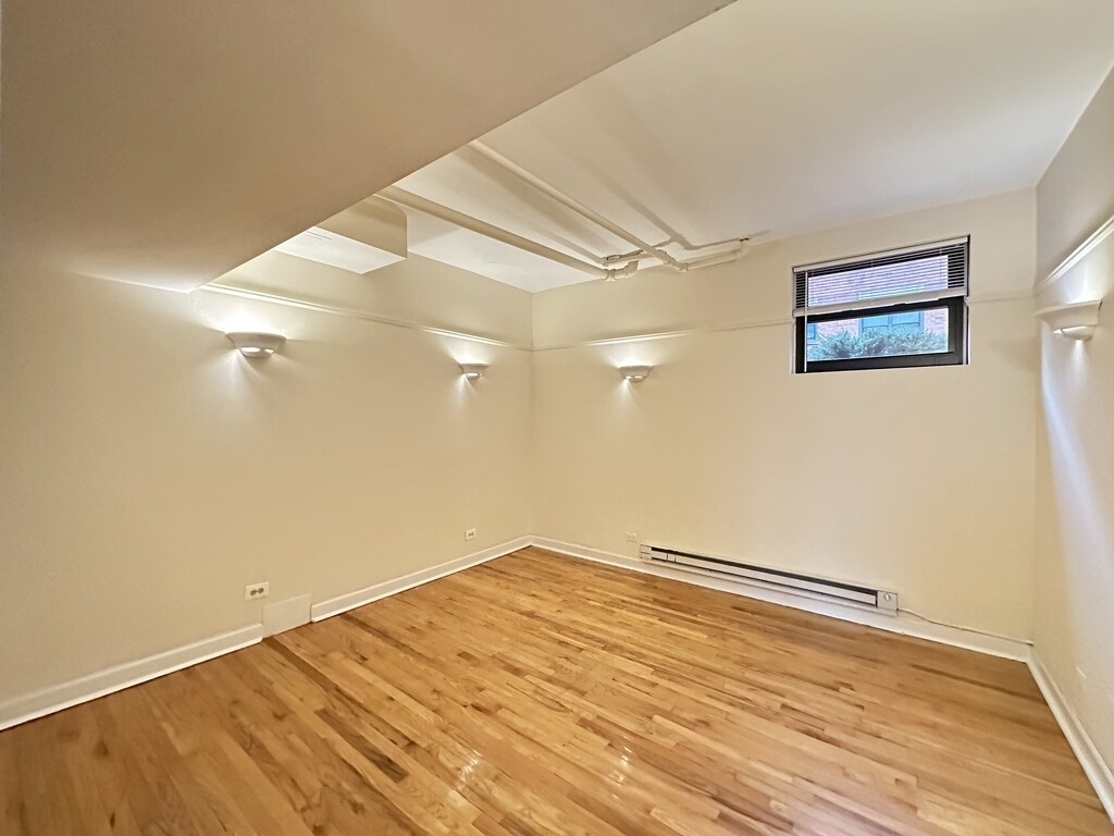 Building Photo - 3501 N Sheffield Ave