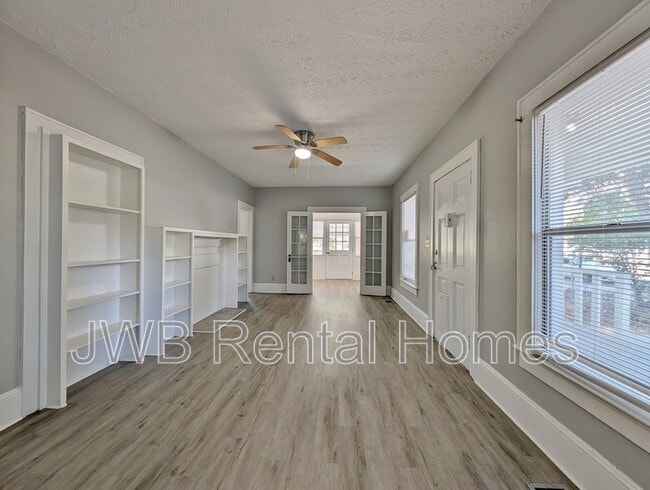 Building Photo - 715 Cove St