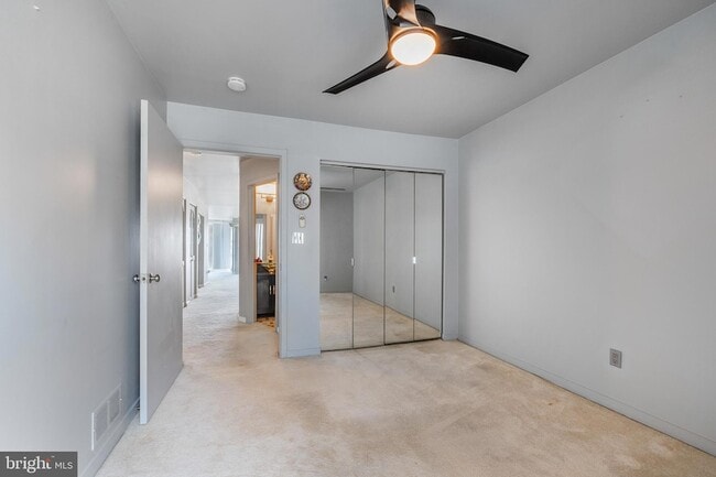 Building Photo - 5213 Le Parc Dr