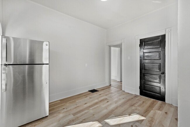 Building Photo - Stunning 3 bedroom home in Carrick available August 1!