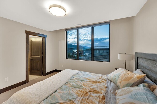 Building Photo - 6357 E 820 S