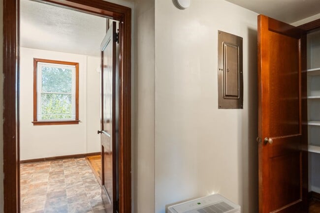 Building Photo - 1605 Akridge Dr