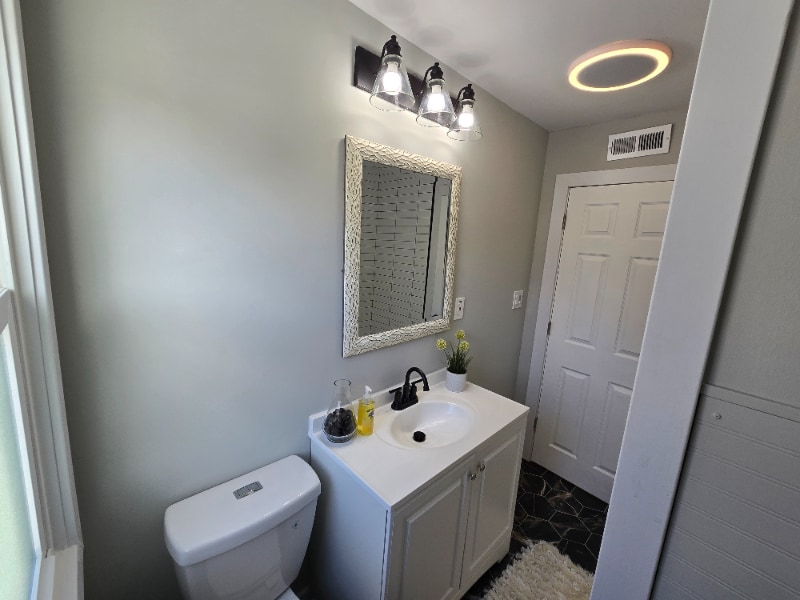 Building Photo - 20628 Alger St